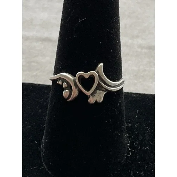 Vintage 925 Sterling Silver Heart With Wings Ring Size 8.25 Estate Jewelry