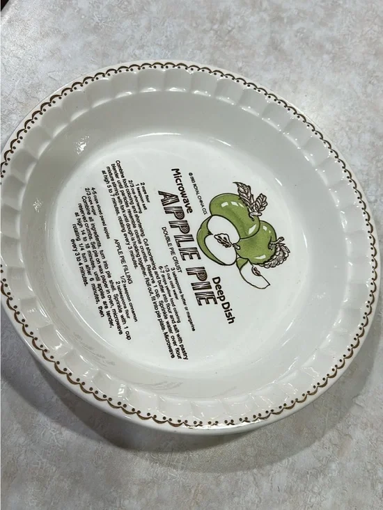 Vintage Apple Pie Deep Dish Ceramic Pie Plate with Green Apple Graphic