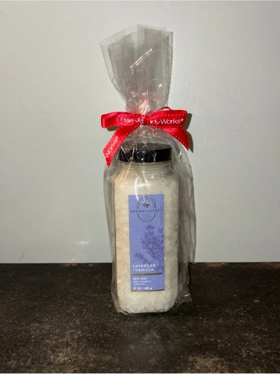 Bath & Body Works Aromatherapy Lavender + Vanilla Bath Soak