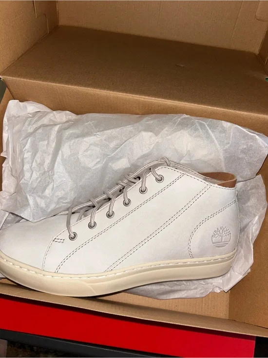 Timberland Off-White Leather Chukka