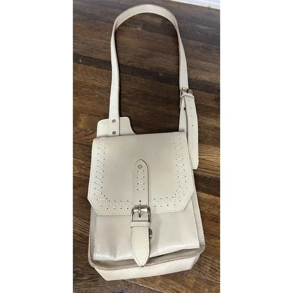 Stanley Street‎ Cream Colored Cross Body Leather Bag Adjustable Strap