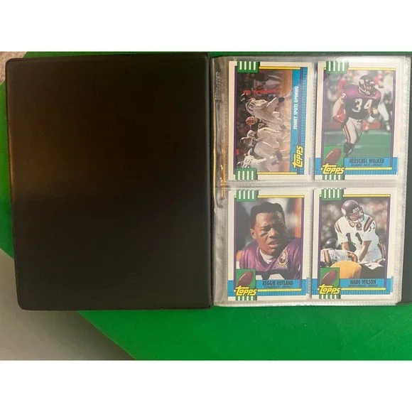 Minnesota Vikings‎ 1990 Topps Team Set with 40 card collector album.