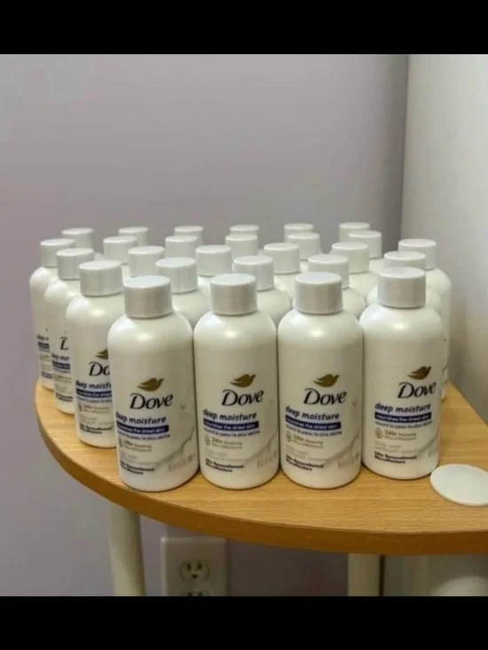 27 Count of Dove Mini Body Wash