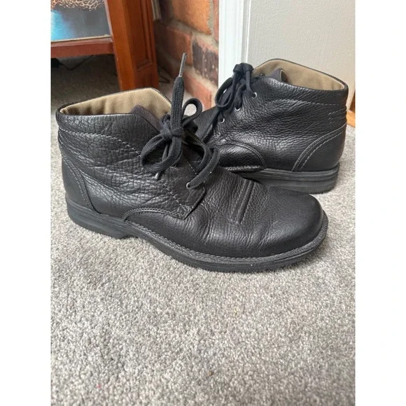 Clarks Mens  Black Pebbled Leather Chukka Ankle Boots Size 10M