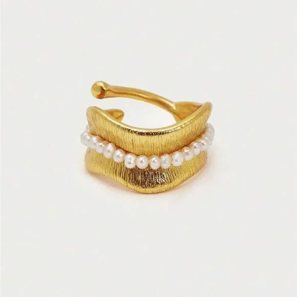 Gold and Pearl Ring Q435