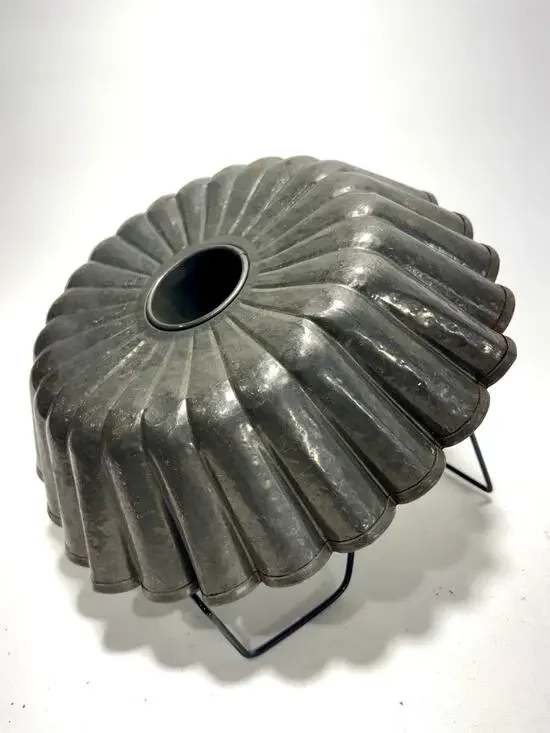 Vintage Fluted Tube Pan Bundt Cake Mold Primitive Farmhouse Bakeware