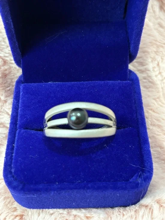 Sterling Silver Ring with real Black Pearl  - Elegant Women's Jewelry