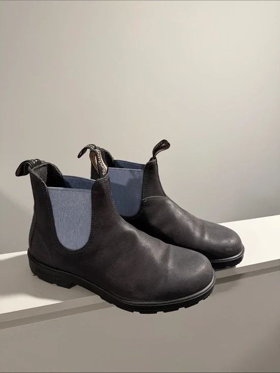 Blundstone Men’s Black Chukka Boots with Blue Elastic Panels