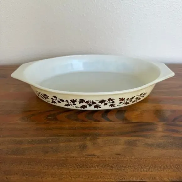 Vintage Pyrex Golden Acorn Oval Casserole Dish 1.5qt