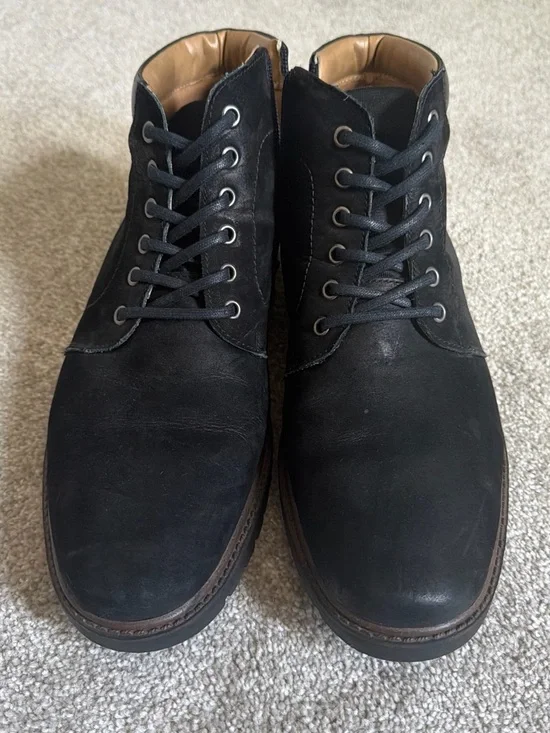 Men's Black Lace-Up Chukka Boots