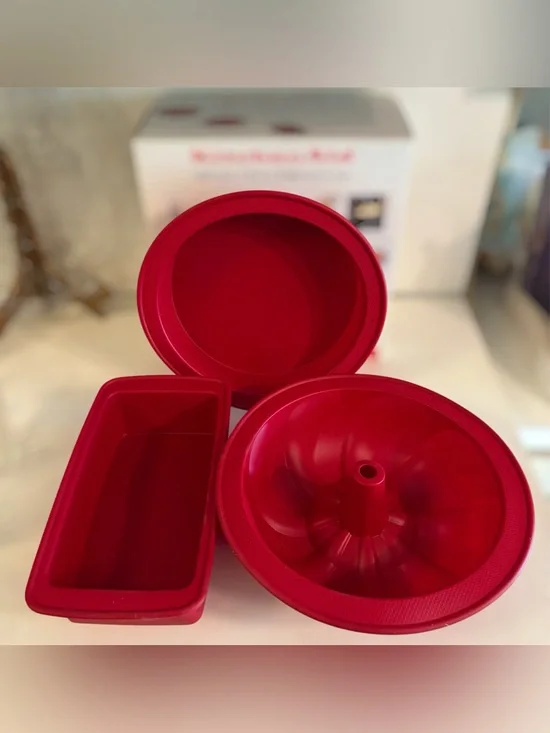 Kitchenaid 3 Piece Bakeware Set Bundt Cake Fluted Round Pan Loaf Pan Silicone