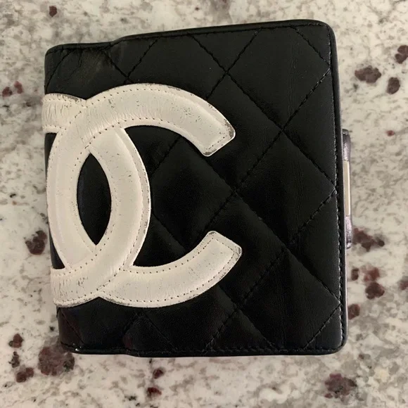 Authentic CHANEL CC Cambon leather‎ quilted compact wallet
