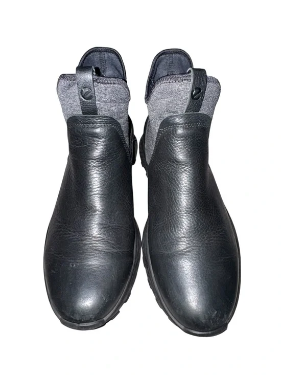 Women’s black Ecco Exostrike Chelsea Boots size 9 good condition