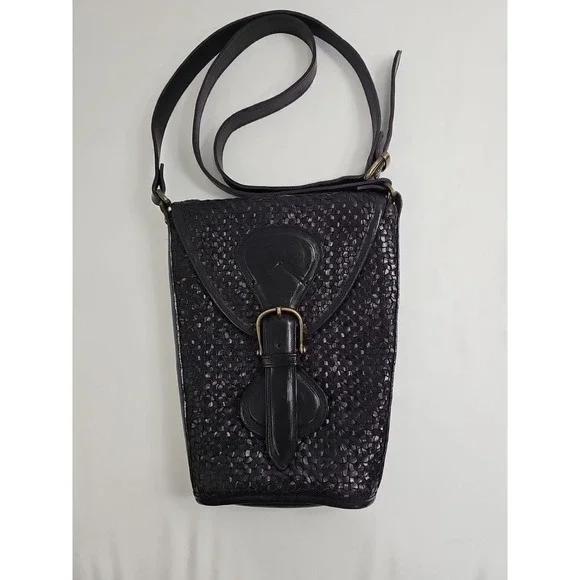 VTG Casleigh Woven Black Leather‎ Bucket Crossbody Bag W/magnetic Closure -Clean