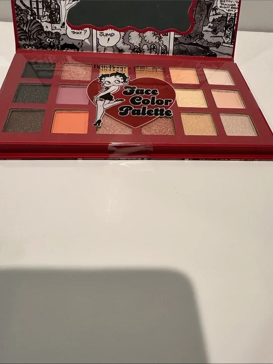 Betty Boop x Celavi Simple Smart Beauty Face Color Palette for everyday glam.