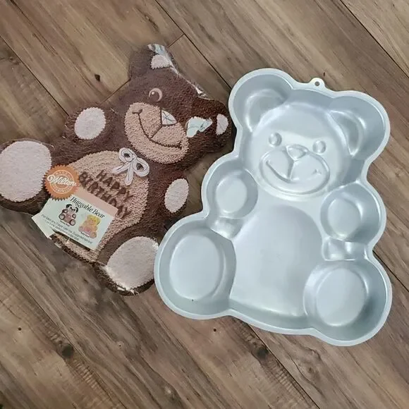 Wilton | 1982 Huggable Bear Cake Pan