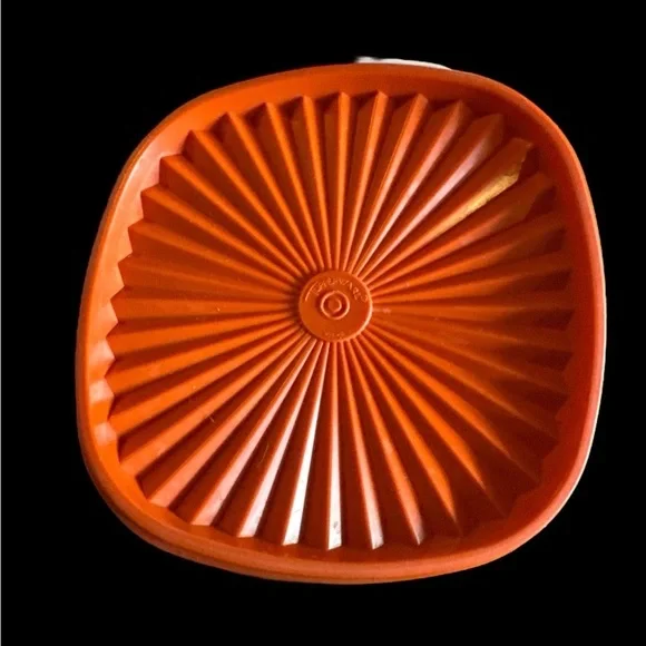 Tupperware Vintage lid