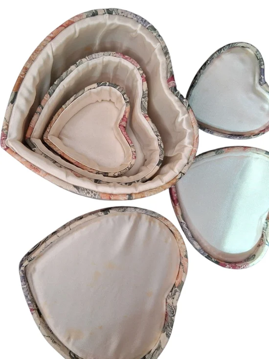 Vintage 90s stackable heart box set with lids in floral fabric/faux silk lining.