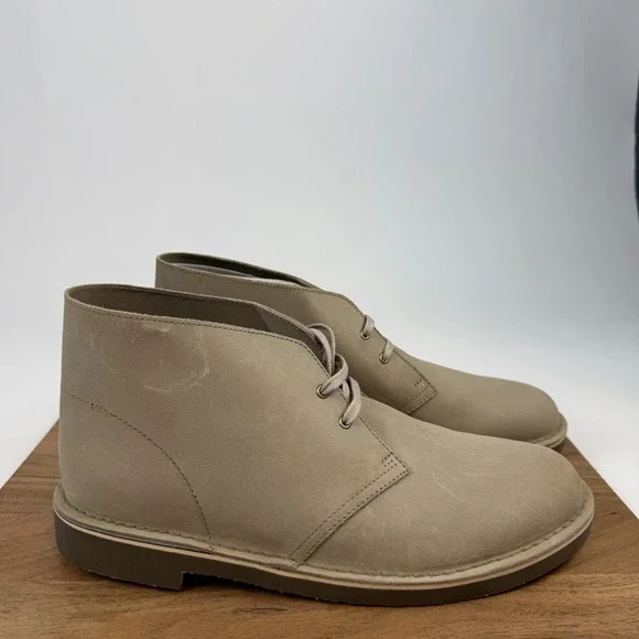 New Mens Clarks Shepton Beige Nubuck Distressed Casual Chukka Boot Size 13 M NIB