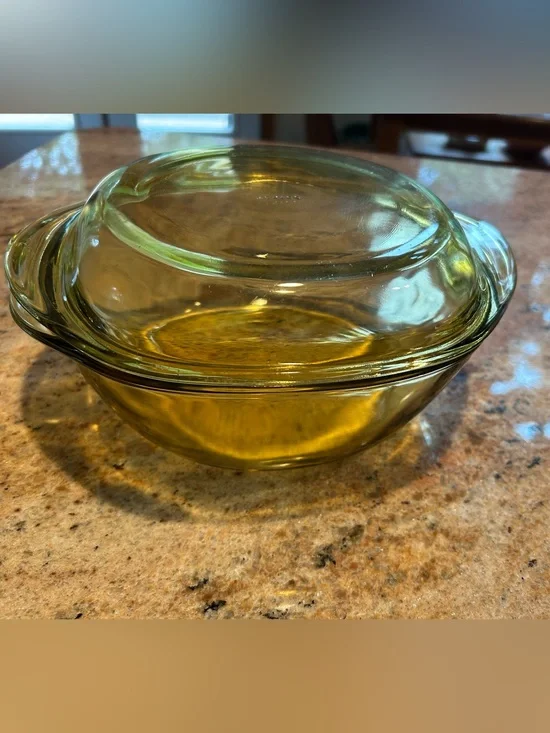 Dynaware Pyr-O-Rey 2Qt Yellow Topaz Glass Casserole w/Lid #3055. Made in Mexico.