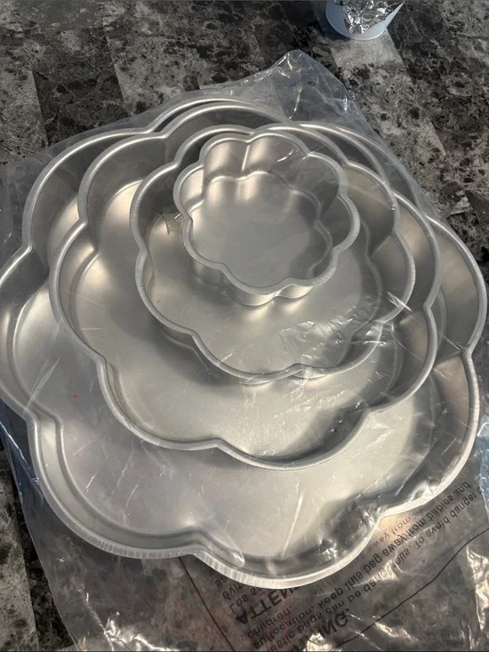 Wilton Silver Flower-Shaped Nesting Cake Pan Set