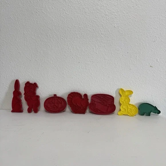 Vintage Tupperware Red Plastic Cookie Cutters 1970's Halloween‎ Easter Birthday
