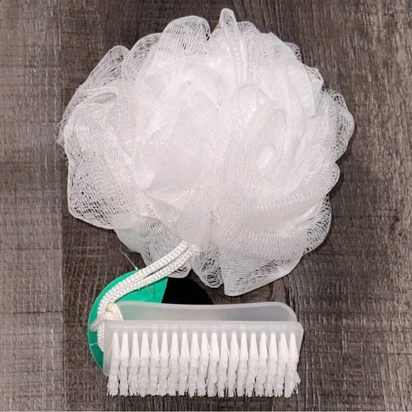 💞 New White Loofah & Nail Brush Hygiene Set