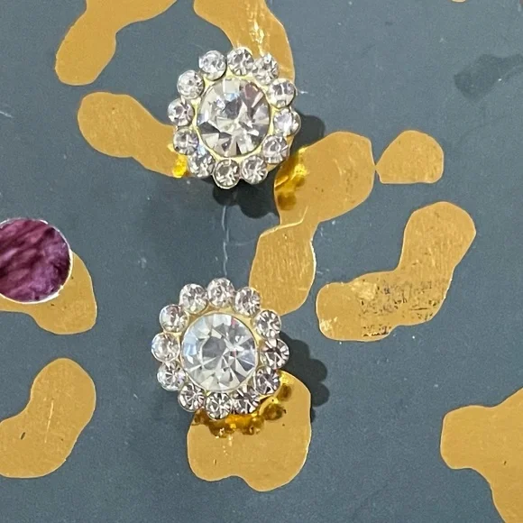 Babies /Toddler girls Post Earrings Cubic Zirconia & gold tone Flower Stud NWOT