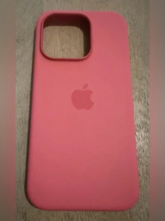 Apple iPhone 15 Pro Pink silicone case