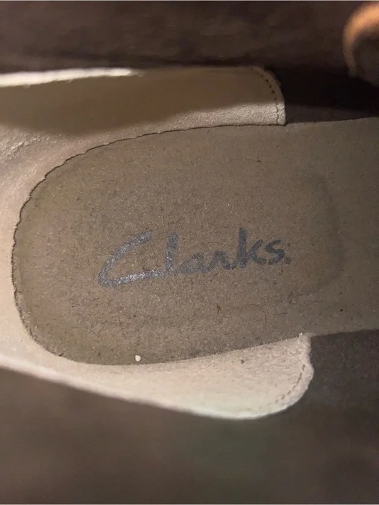 Clark’s Men's Brown Leather Desert Boots - Classic Lace-Up Style