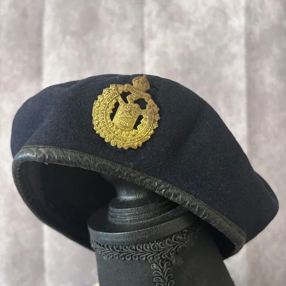 1962 Fleur de Lis Toronto Black Beret Tudor Crown Lord Strathcona Horse Badge