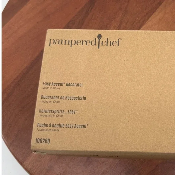 Pampered Chef Easy Accent Decorator 100260 NIB Sealed Icing Piping Pump 6 Tips