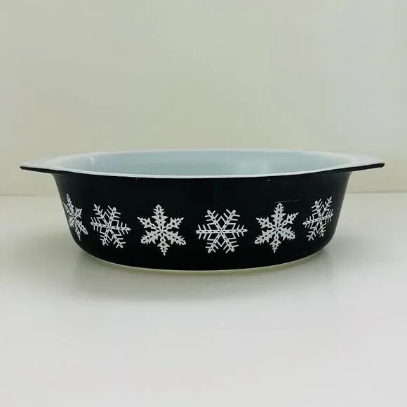 PYREX Black White Snowflake 045 Casserole Dish 2 1/2 Qt