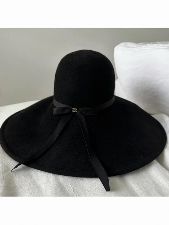 CHANEL Black Wide-Brim Wool Felt Hat with Ribbon Bow and CC Accent
