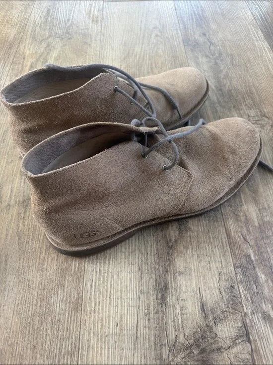 UGG Men's Suede Chukka Boots in Taupe