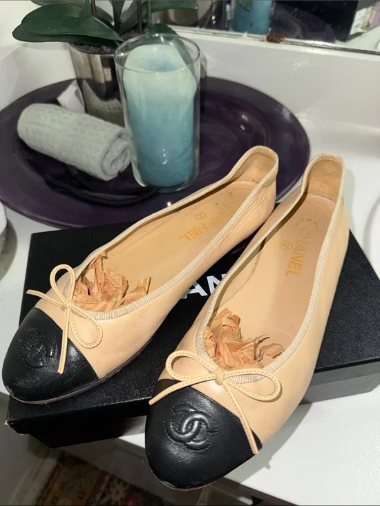 CHANEL Beige Leather Ballet Flats with Black Cap Toe