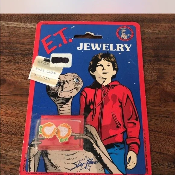 Vintage 1980s E.T jewelery. E.T earrings in original blister pack