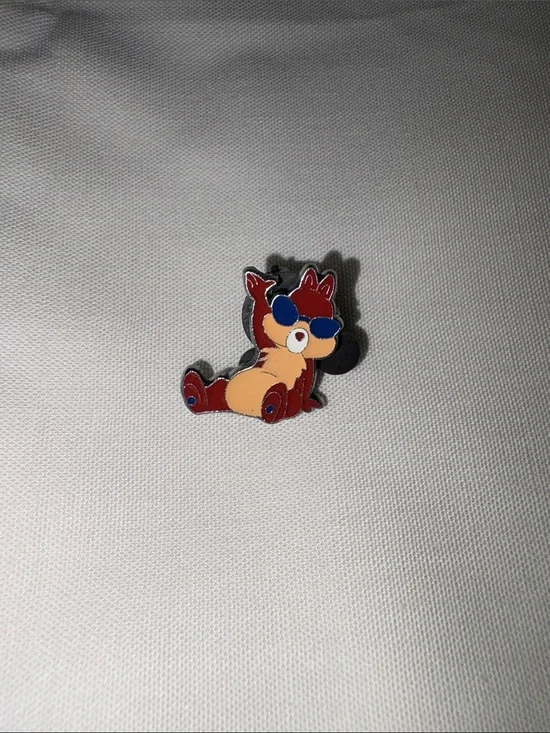 DVC chip/dale Disney pin