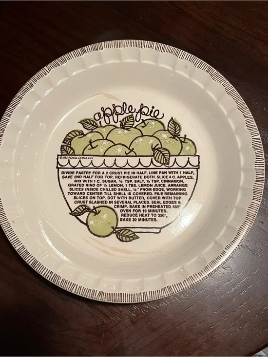 Vintage Royal China Jeannette Apple Pie Deep Dish Plate 11