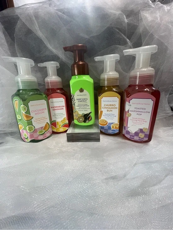 Lot of 5 Bath & Body Works Gentle & Clean Foaming Hand Soaps (FL1081)