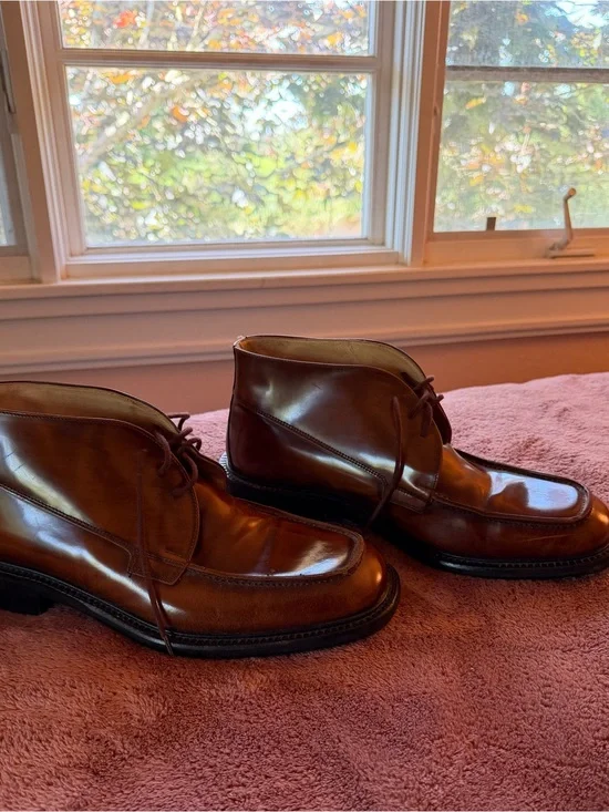 Men's Brown Leather Chukka Boots: very little wear- real Italian craftsmanship