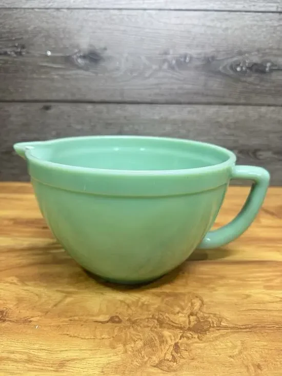 Vintage Fire-King Jadeite 2.5Qt Oven Ware Mixing Batter Bowl Spout & Handle