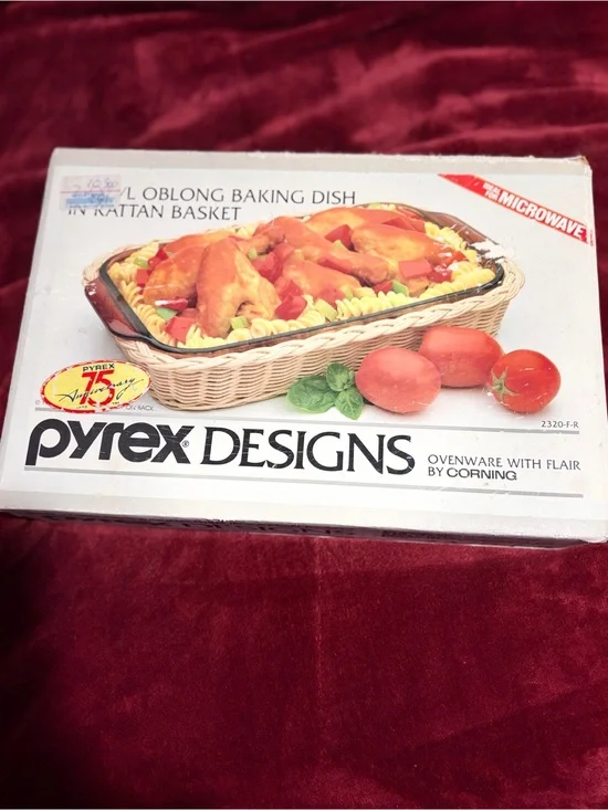 NIB NOS Vintage Pyrex Oblong Baking Dish in Battan Basket
