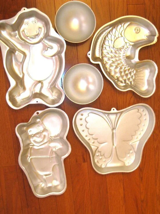 Lot of 4 Vintage Wilton Aluminum Character Cake Pans and 2 small round bowl pans