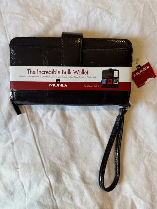 Mundi The Incredible Bulk Wallet - Black Patent Wristlet