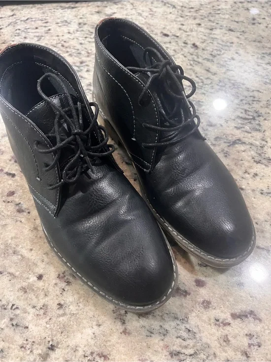 Sonoma Black Men’s Lace-Up Chukka Boots