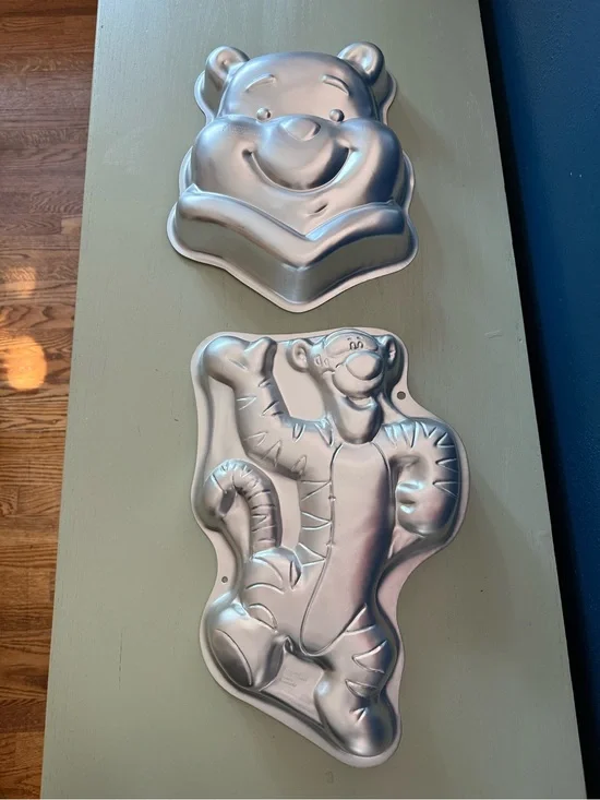 Lot of 2 Vintage Disney Wilton Winnie the Pooh and Tigger Aluminum Cake Pans