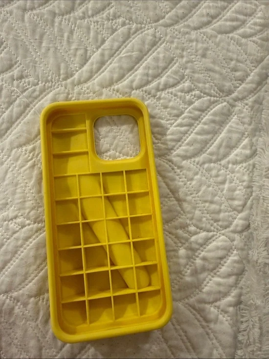 RHODE Yellow Silicone Phone Case Lemontini - iPhone 16 pro max (barley used)