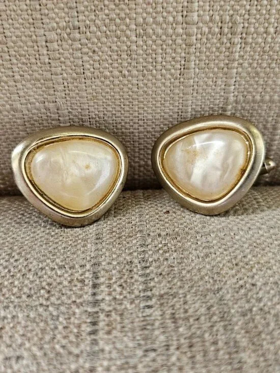 Vintage Cufflinks Mother of Pearl Stone Gold Tone Cuff links shirt Cuff links