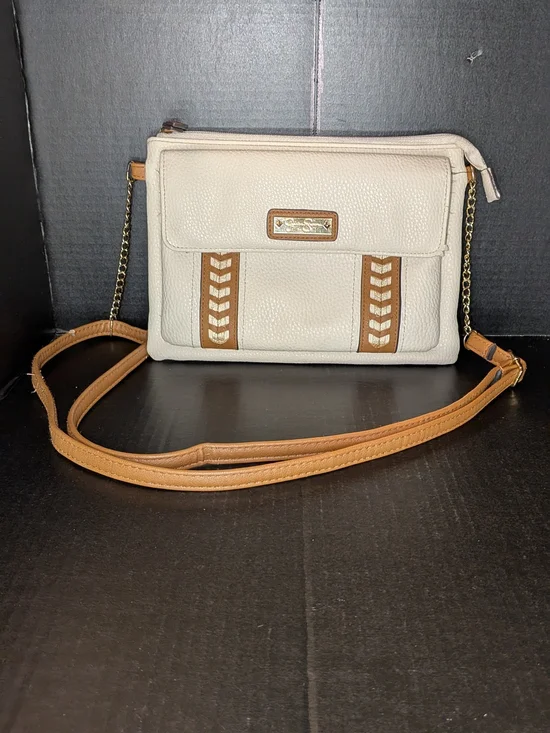 Jessica Simpson Crossbody Adjustable Strap Bag 3 Zip Pockets, 2 Slip Pockets